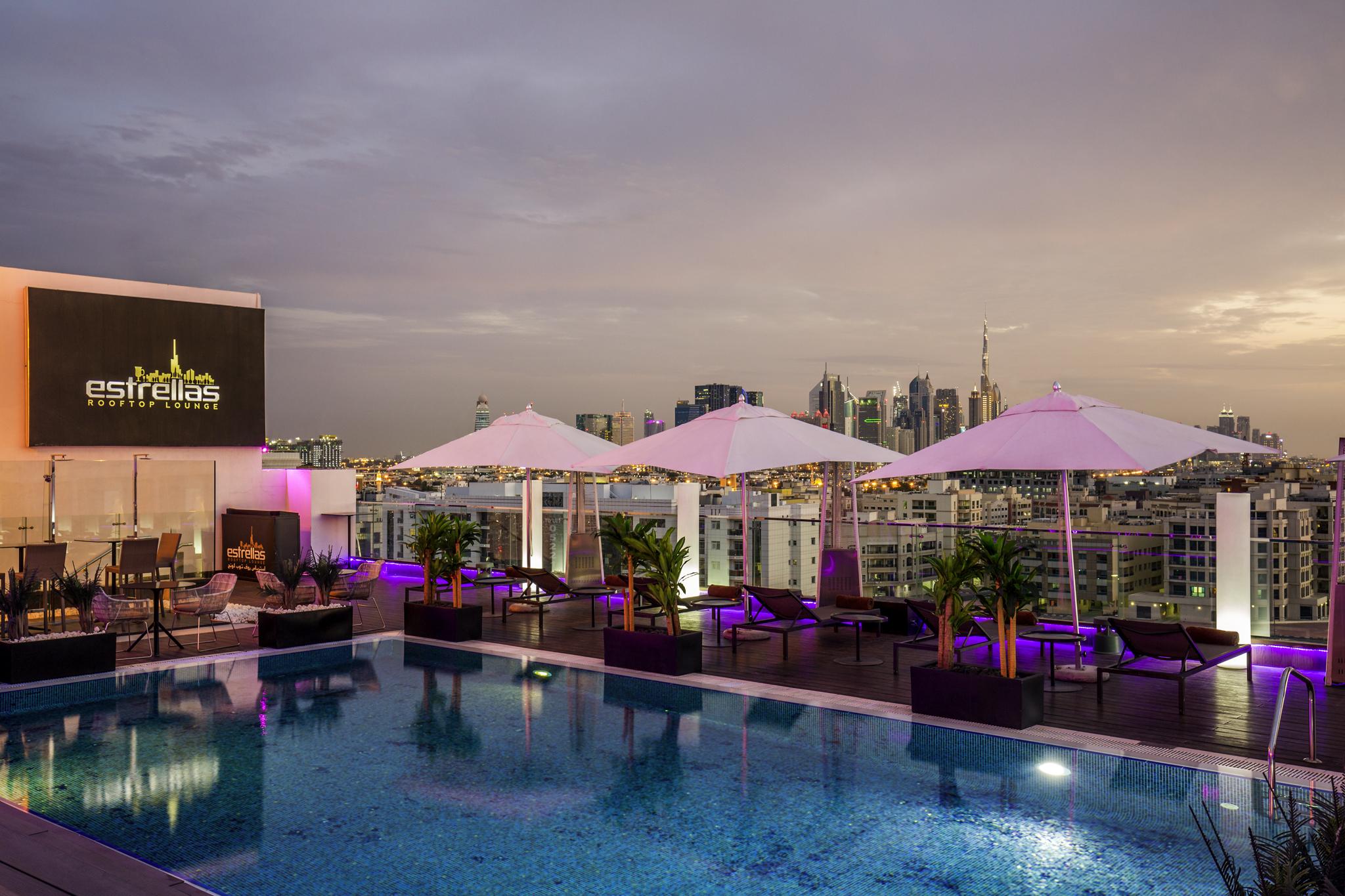 The Canvas Dubai - Mgallery Hotel Collection Exterior foto The pool at the hotel
