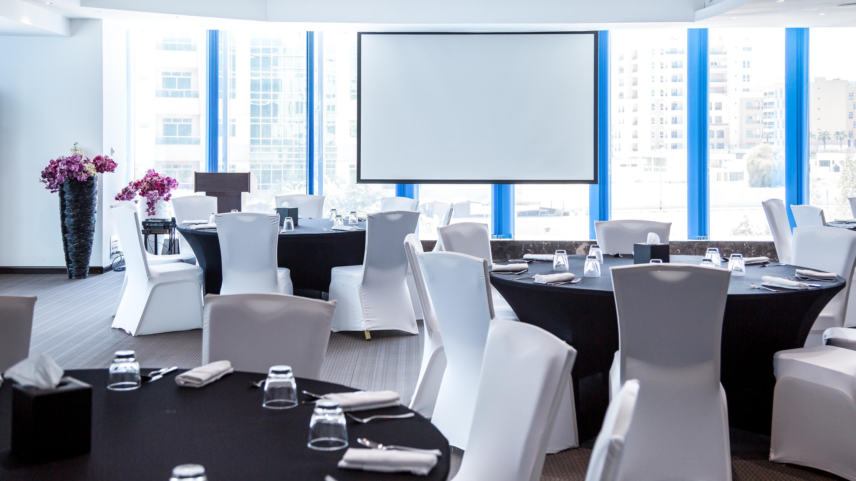 The Canvas Dubai - Mgallery Hotel Collection Exterior foto A projection screen in a meeting room