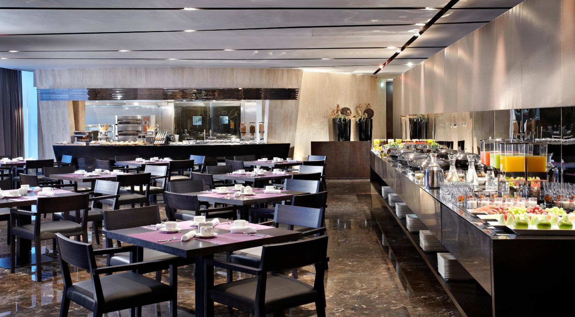 The Canvas Dubai - Mgallery Hotel Collection Exterior foto The Club Lounge at Hong Kong International Airport
